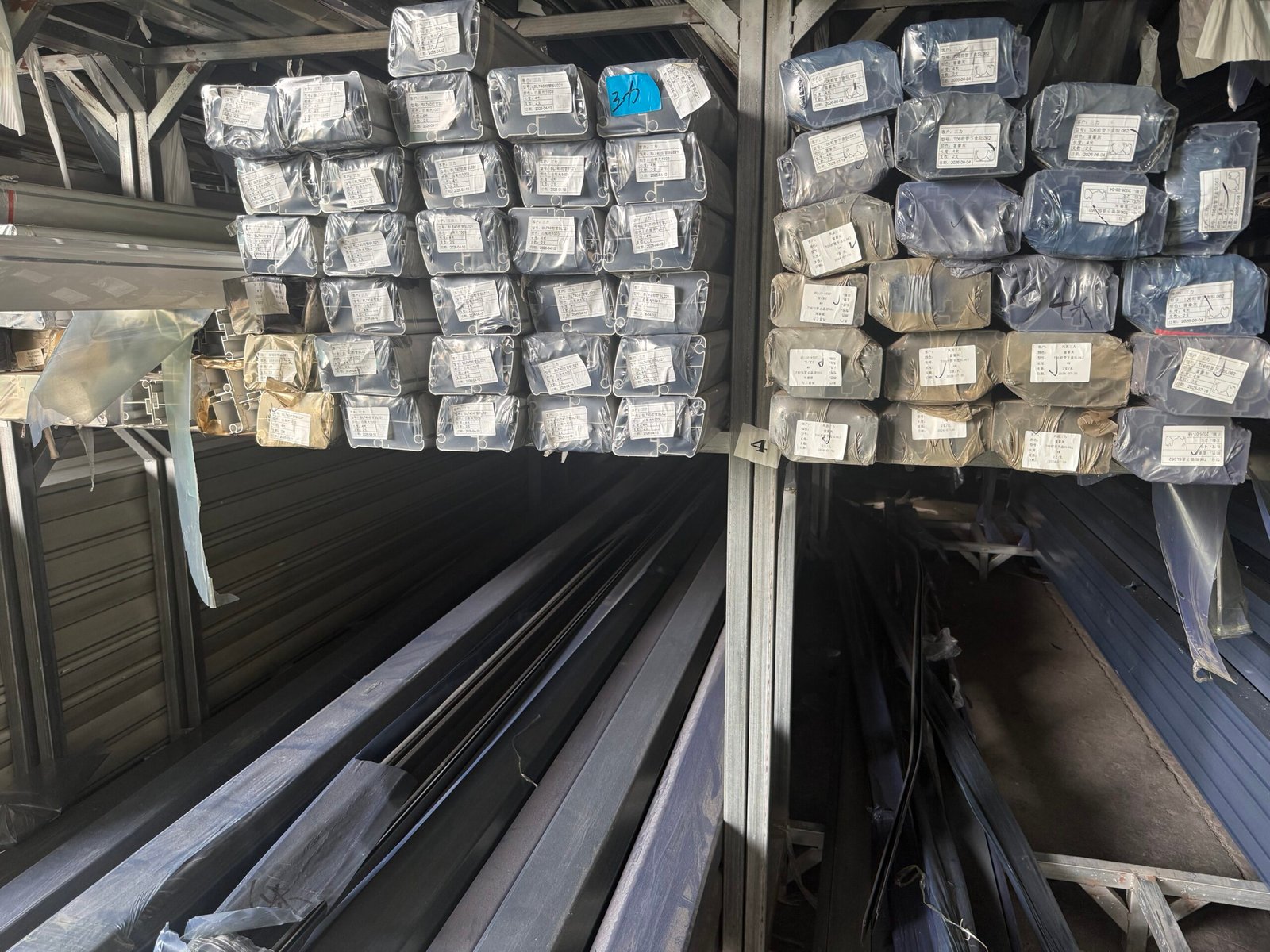 Labeled aluminum profile sets organized by project inside the LINGYUE Foshan factory