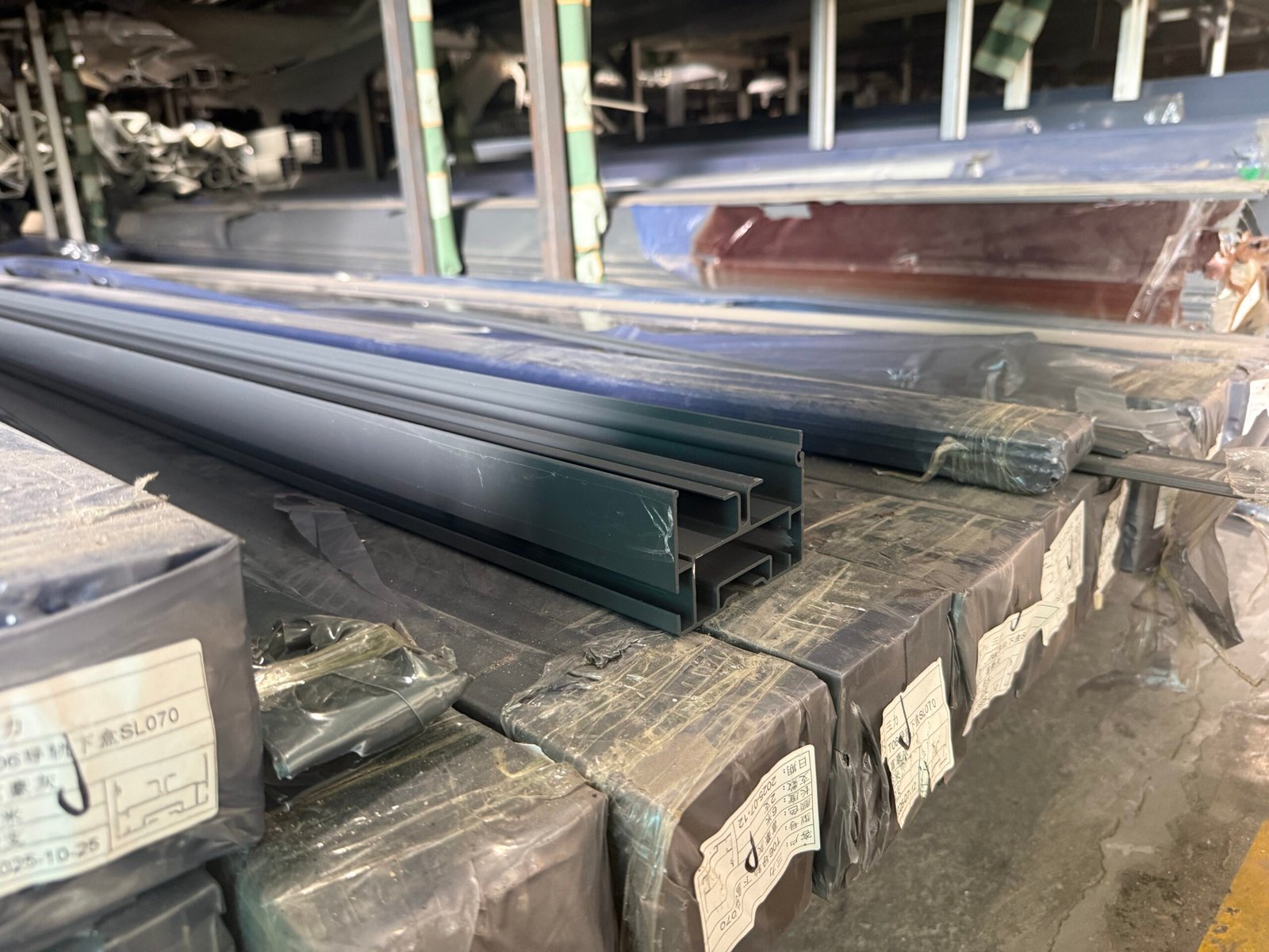 Powder coated aluminum extrusion profiles for coastal aluminum pergola production